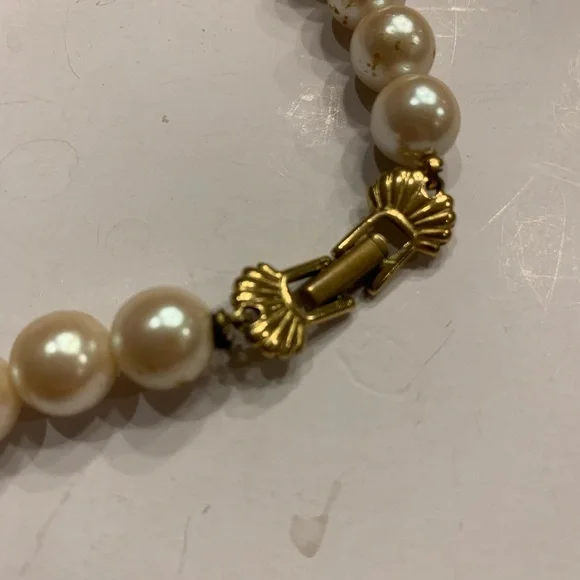 Signed Machelli faux pearl necklace. - Picture 5 of 7